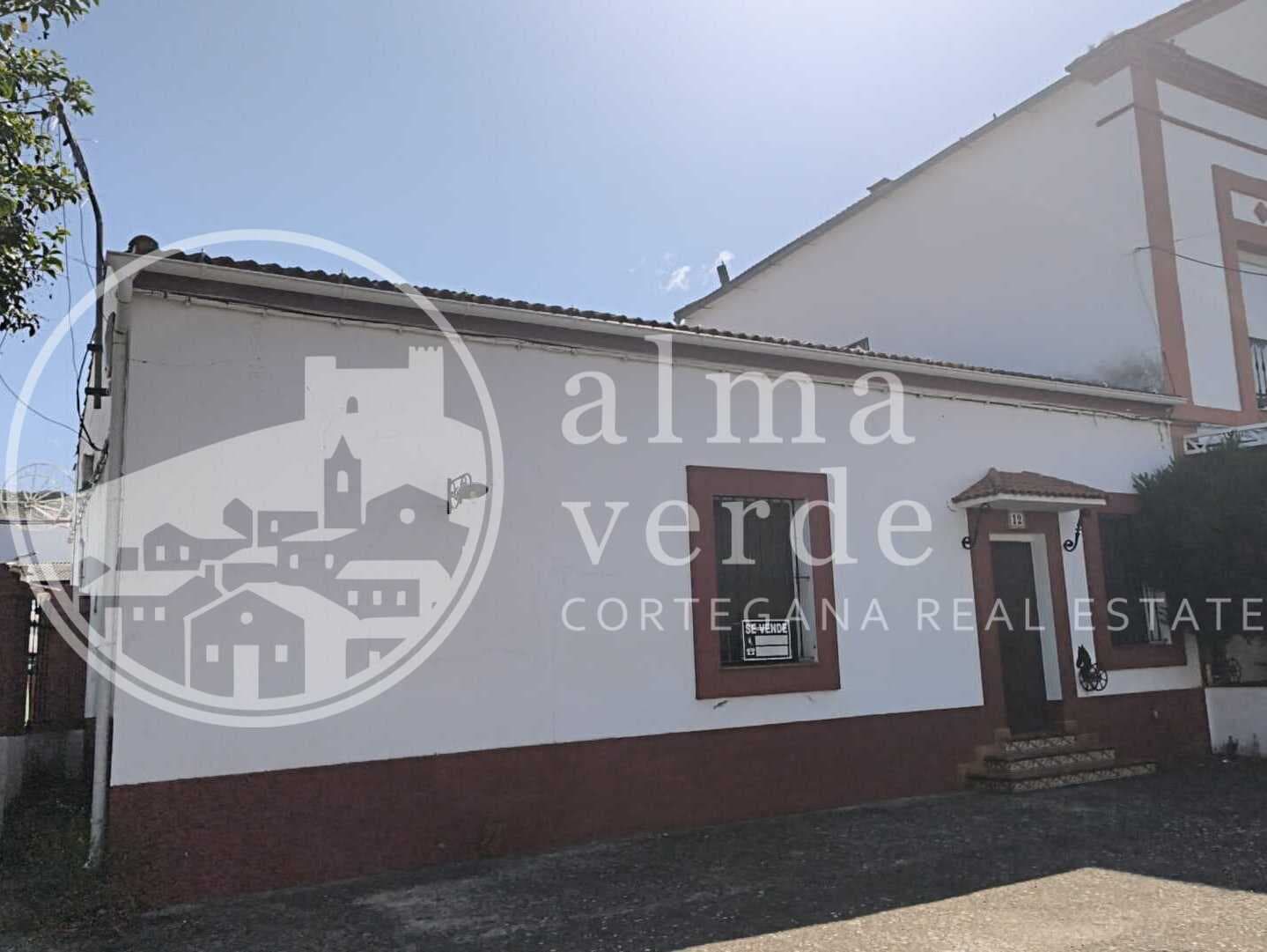 Casa céntrica de esquina frente a la estación - Imagen 3