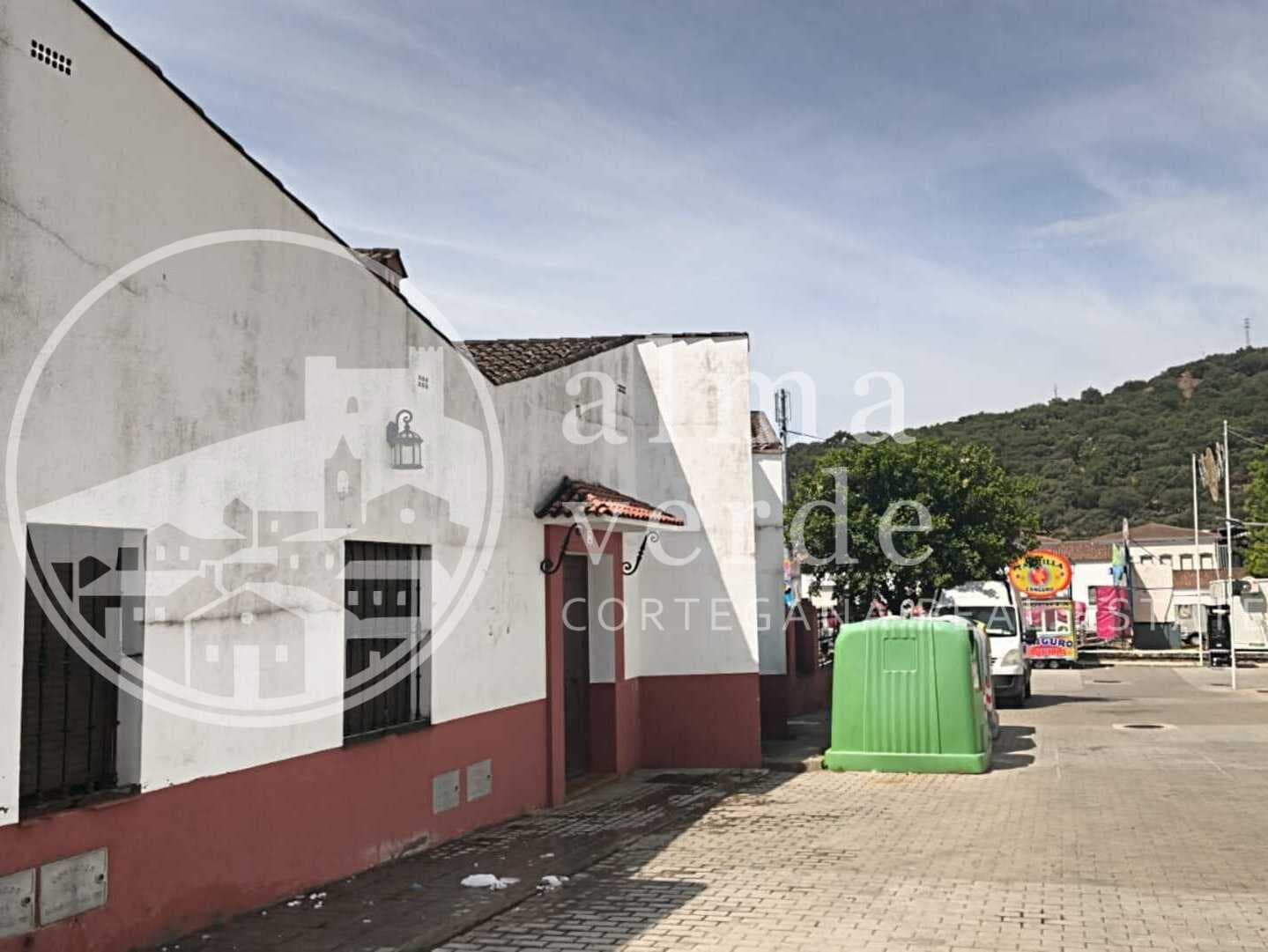 Casa céntrica de esquina frente a la estación - Imagen 4