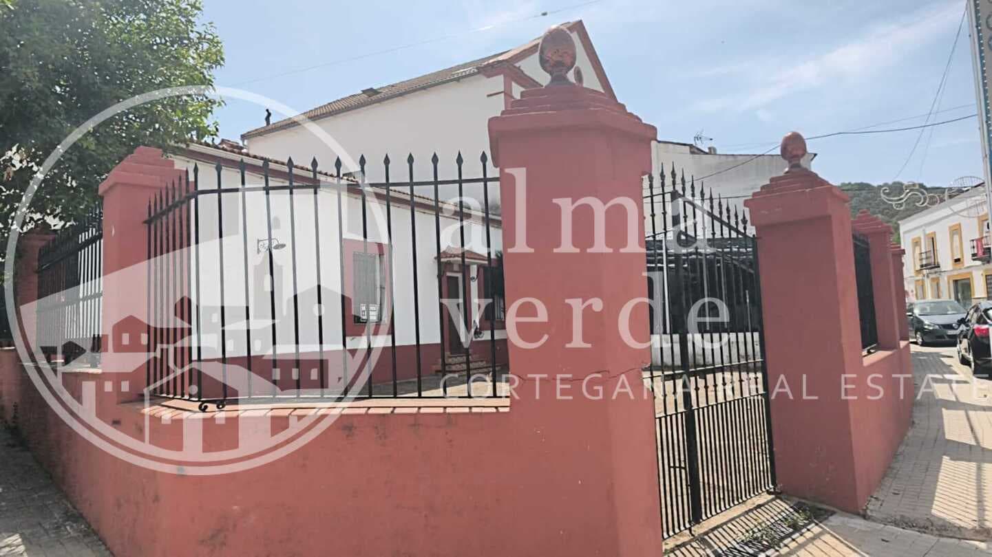Casa céntrica de esquina frente a la estación - Imagen 5